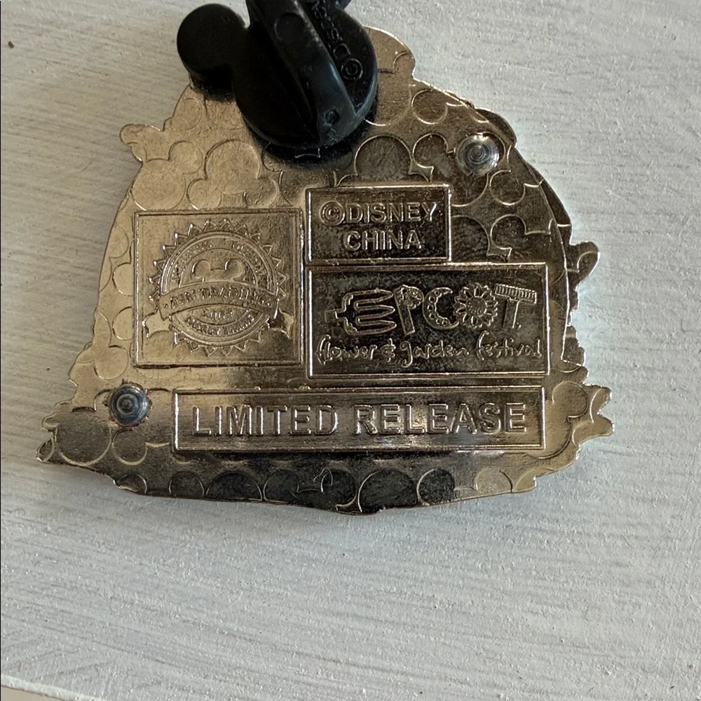 Vintage Disney Limited Release Epcot Flower & Garden Festival 2009 Trading Pin - Picture 3 of 4